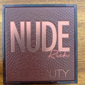 Huda beauty nude rich eye shadow — NIB with defect